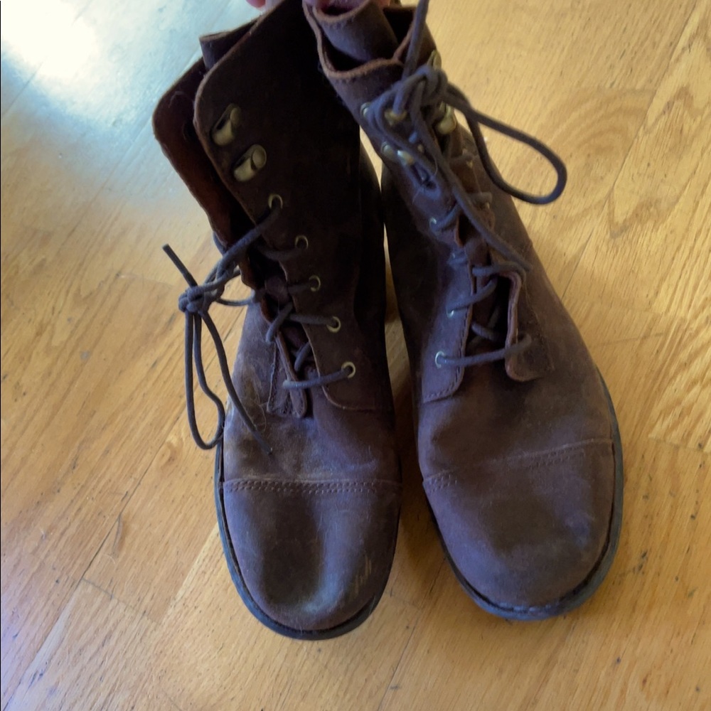 Born boots/booties.